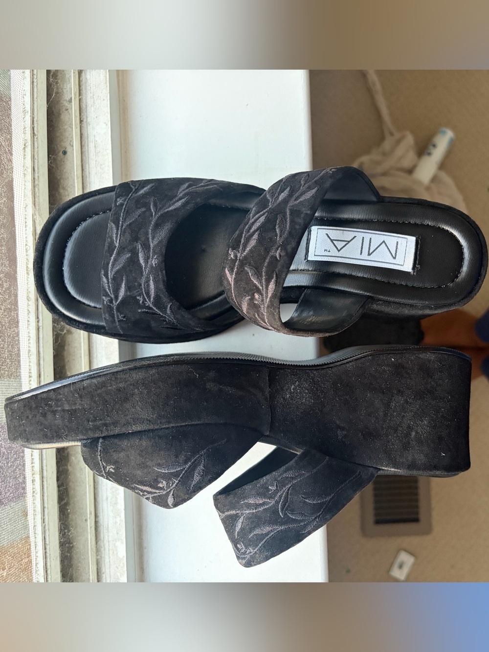 NWOT 90s suede platform sandal by Mia in 7.5W